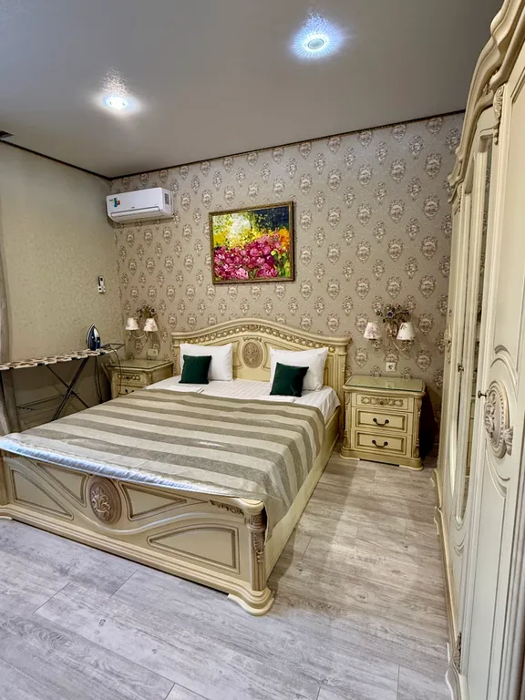 Изумрудный дизайнерский коттедж с бассейном