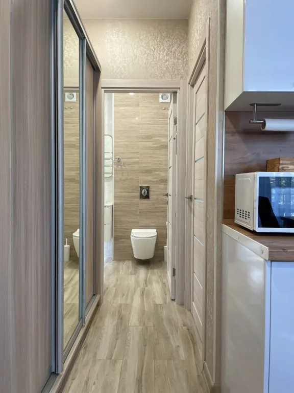 Шикарная квартира со своим двориком и качелью