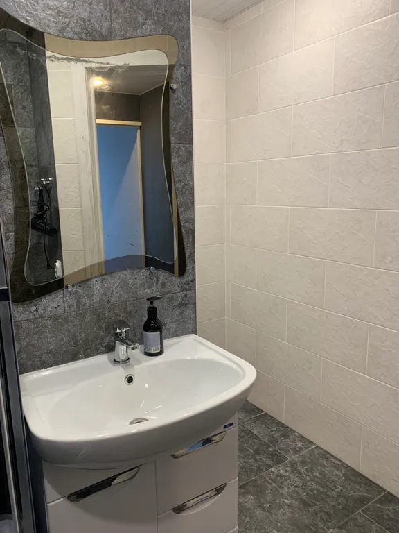 Просторная трехкомнатная квартира недалеко от центра