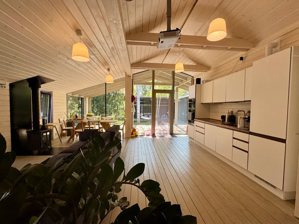 Коттедж Дом с верандой в лесу (3 спальни) — Дубна