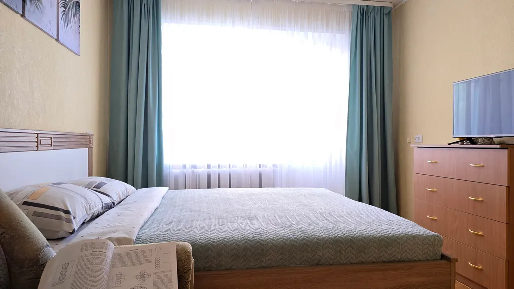 2-комнатная квартира с двумя кроватями и диваном