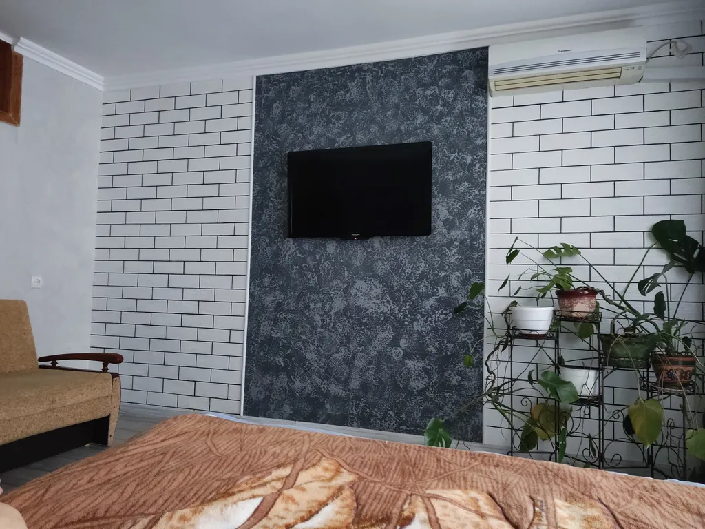 Коттедж с гаражом и двориком