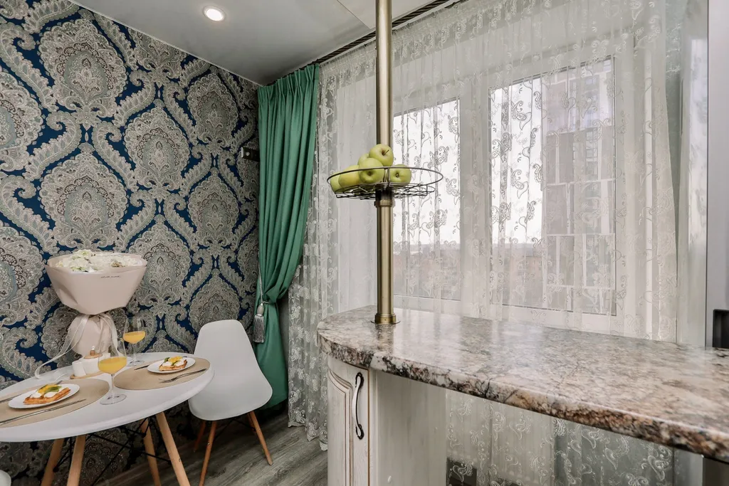 Очень прocторнaя кваpтира c бaлкoнoм