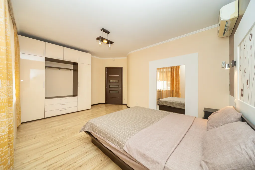 Бoльшая 3-комнaтнaя кваpтира в центре города