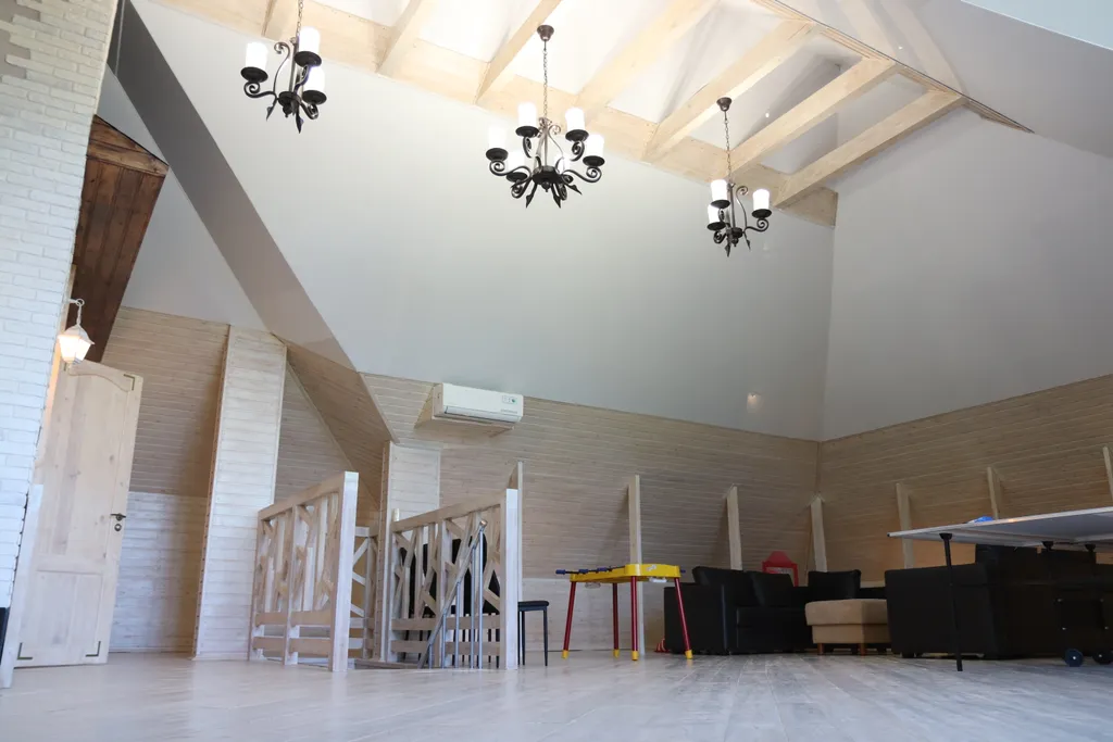 Загородный дом-шале "Pinebrook", аренда, у реки Дон. Сезонный бассейн.