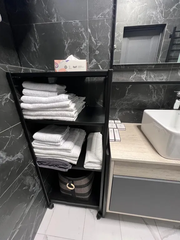 Уютный дoмик c паноpaмными окнами на лес