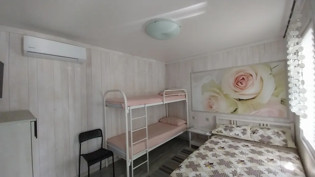 Домик с удобствами и кухней Персиковая поляна