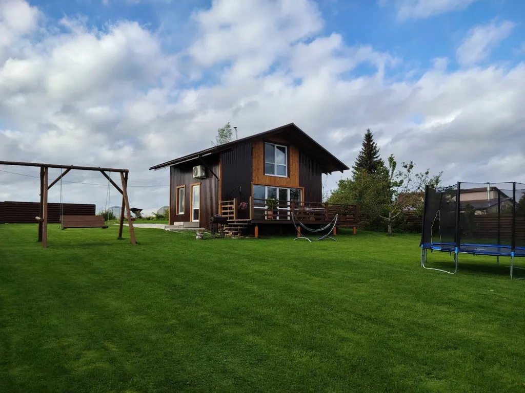 Дом с красивым видом на озеро Дривяты