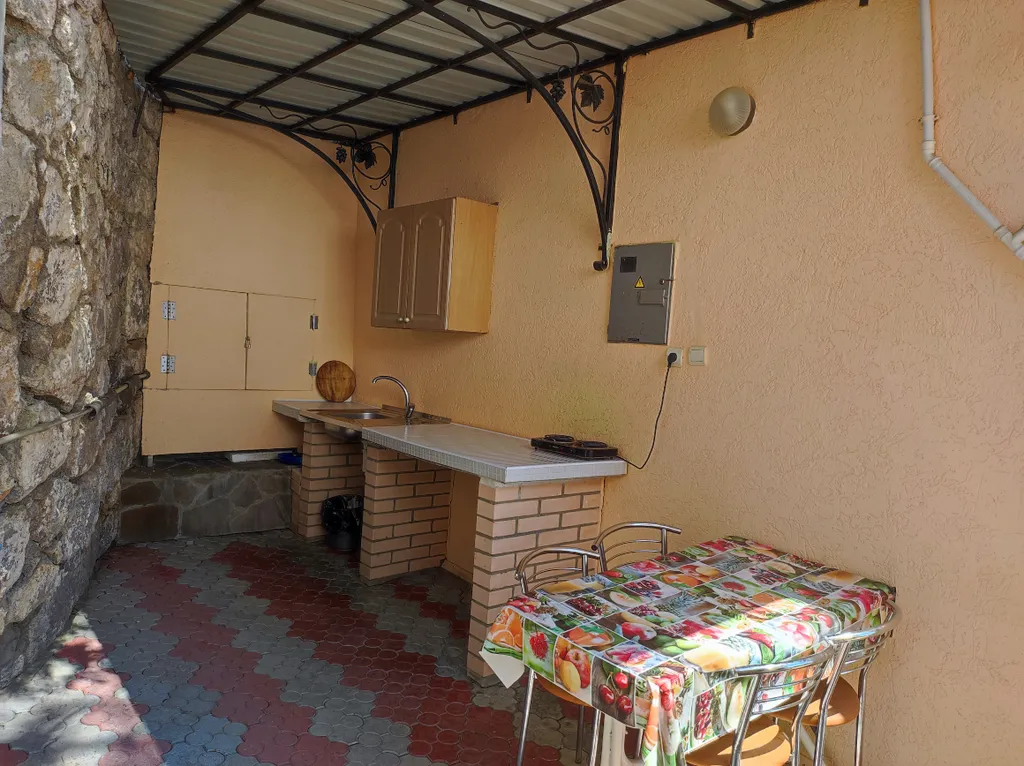 Комната у Воронцовского парка с видом на море