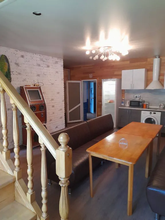 Дом с баней, бассейном и караоке