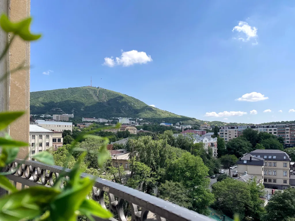 Студия люкс с видом на Машук в центре Пятигорска