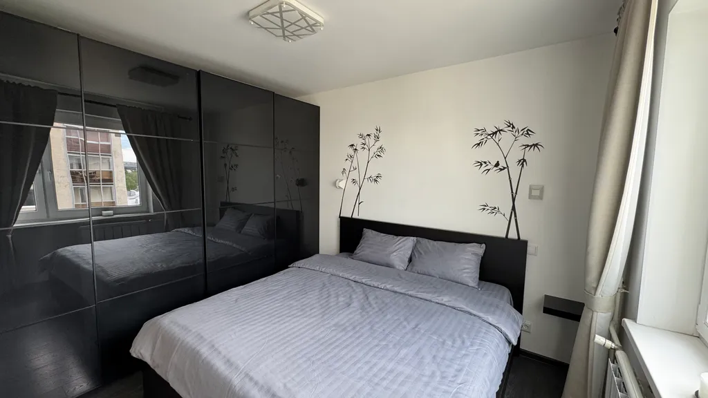 Светлые апартаменты в центре города с видом на озеро