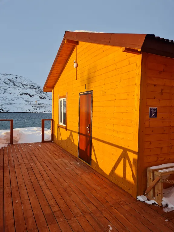 Частный дом у реки