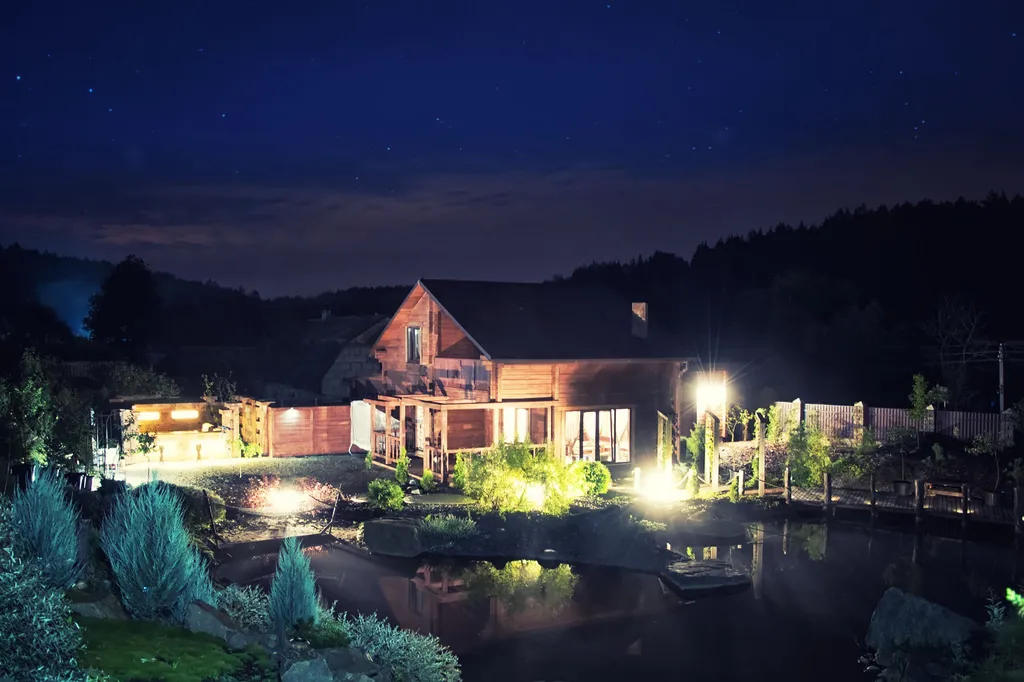 Рыжий кот - Деревянный Дом (WoodHouse)