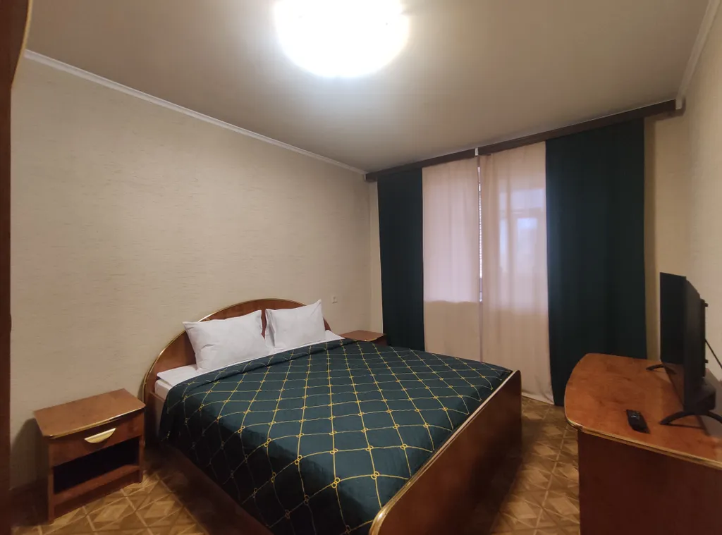 Квартира 3-комнатная квартира ochre apartament у Нефтегазового университета — Тюмень