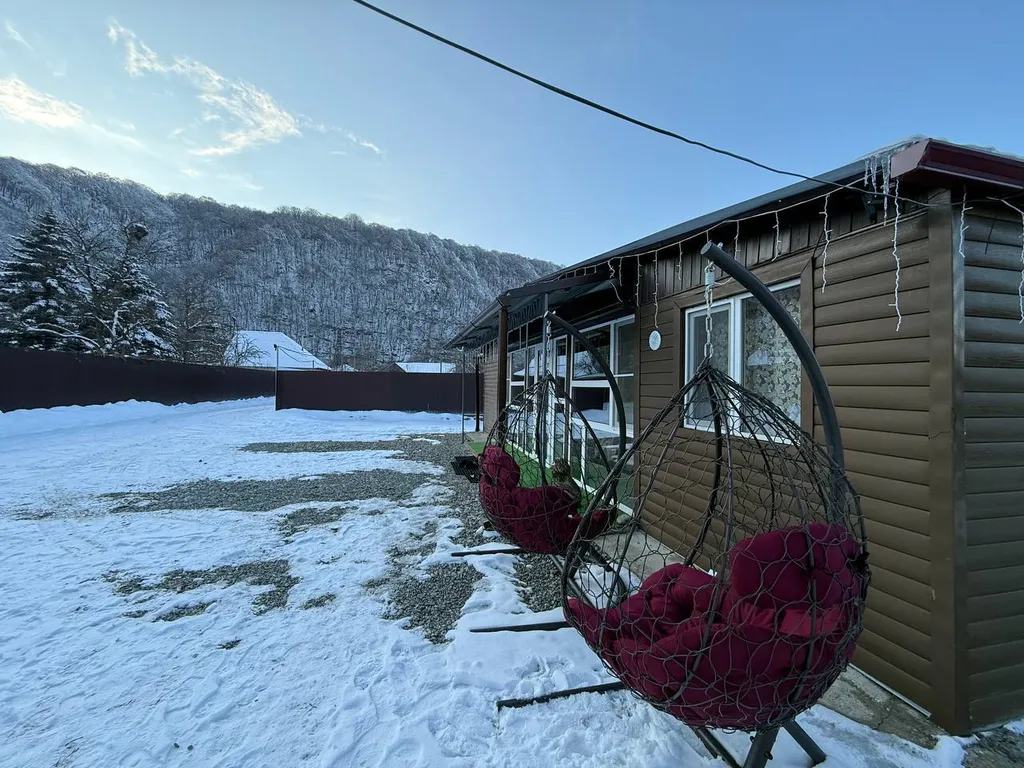 Уютный гостевой дом с закрытой территорией и видом на горы