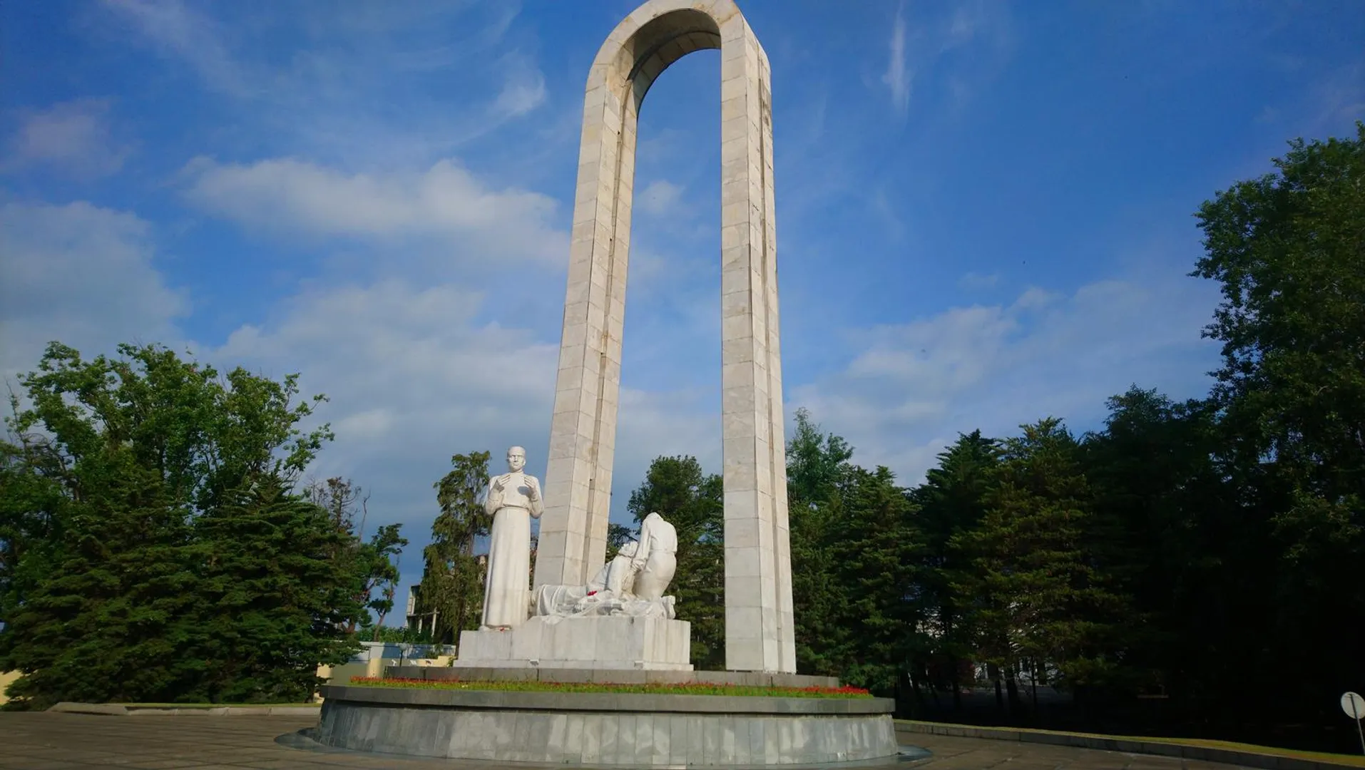 Памятник нашим медработникам в годы 1941-1945.