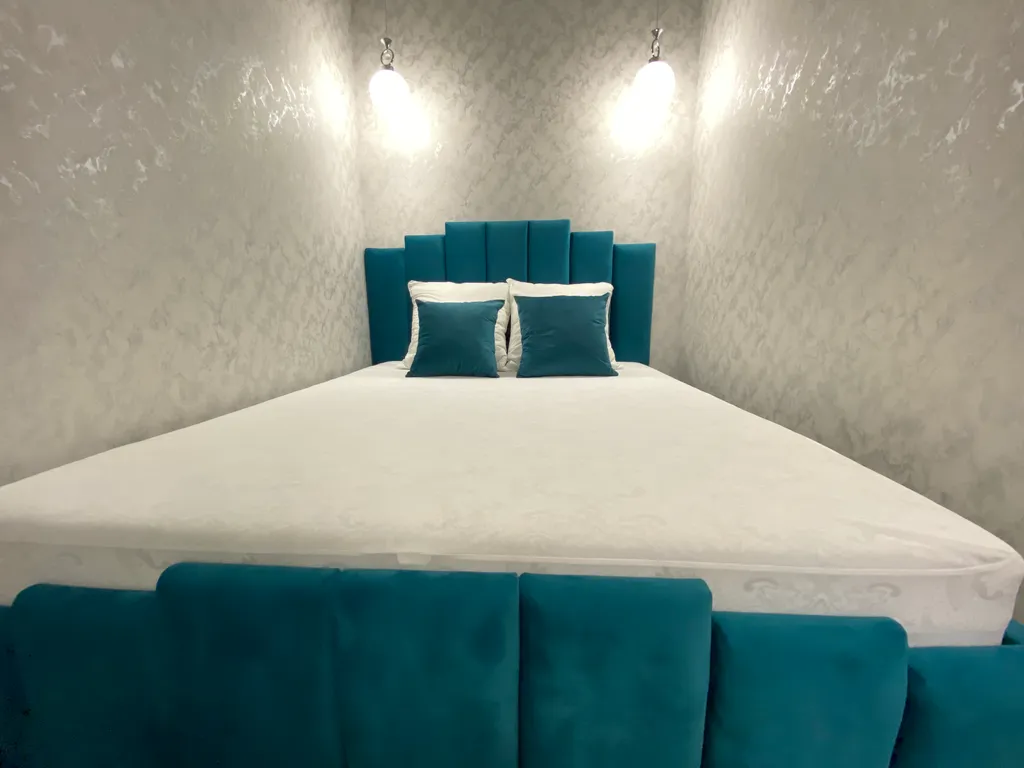 Современная квартира-студия рядом с ТРЦ Аура — аренда посуточно в Сургут