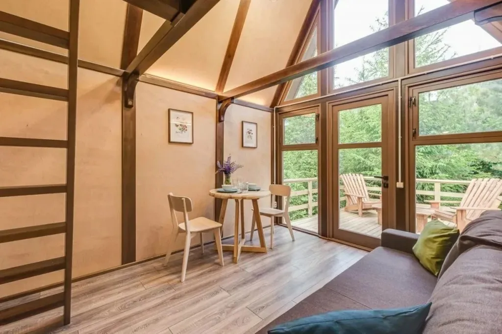 Коттедж Коттедж Шале у Леса — Луга