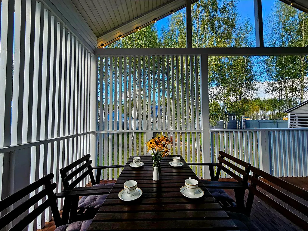 Дом с большой террасой, банным чаном и баней на дровах в окружении леса