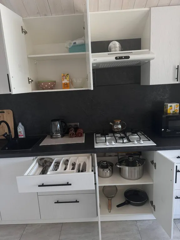 Уютный дом на берегу реки