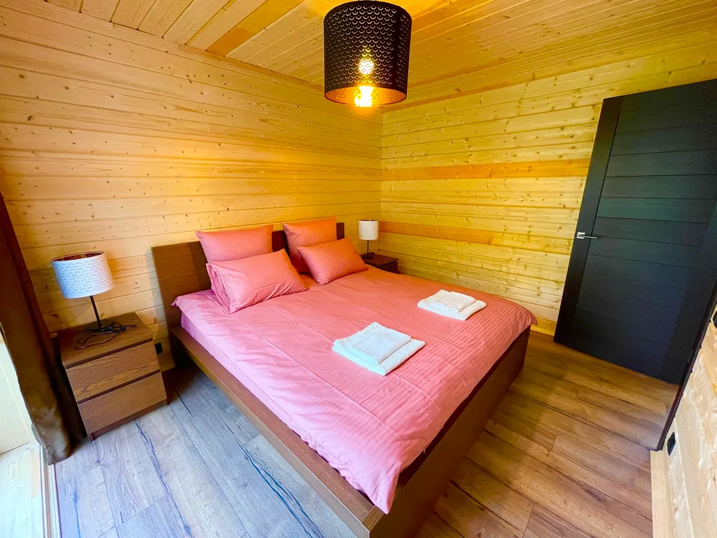 Дом Благодать у пруда семейный