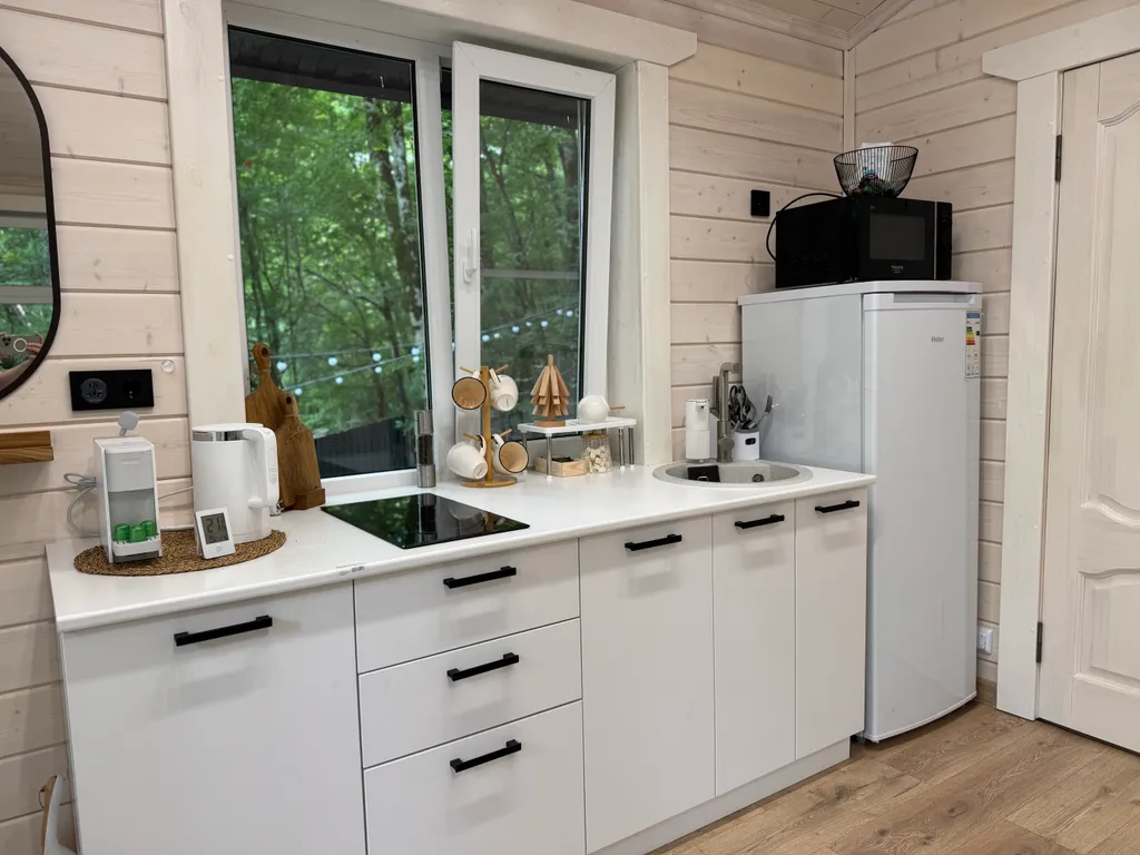 "ПОД КРОНАМИ" -Дом с чаном в лесу