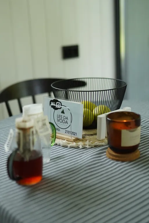 Домик на Новогодние праздники с панорамными окнами в лесу