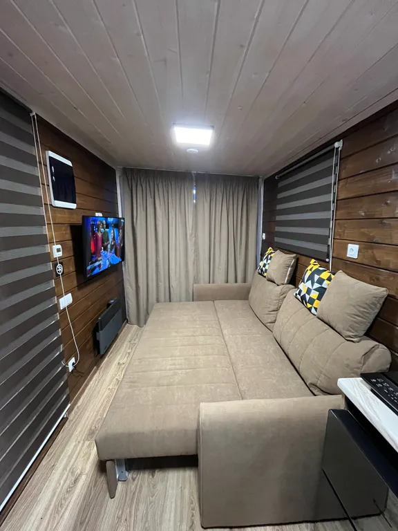 Уютный домик в тихом месте у реки