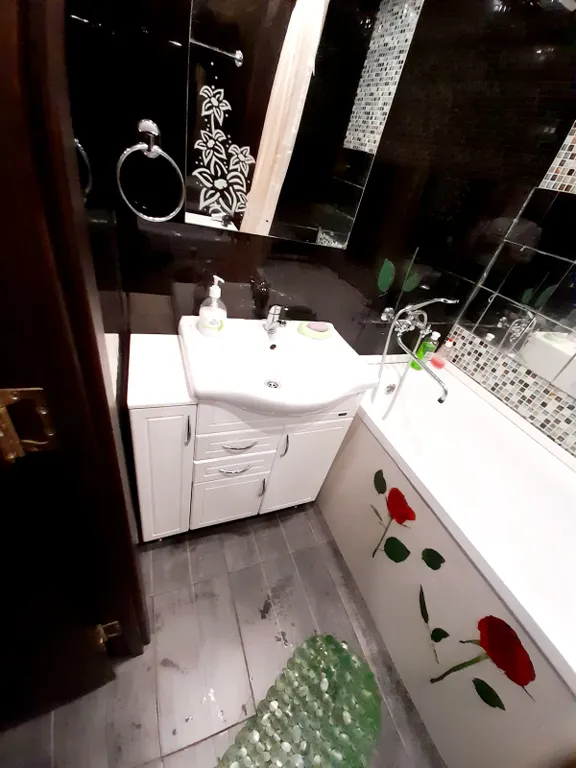 Однокомнатная квартира с балконом и видом на город и залив, 24 часа