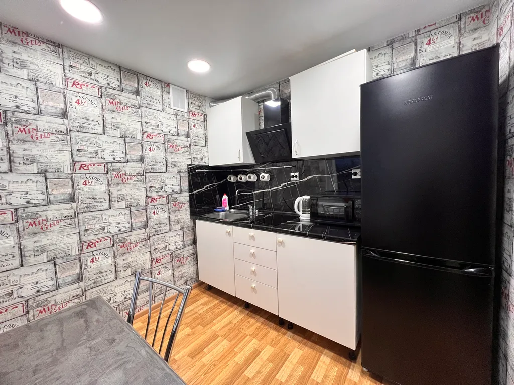 Двухкомнатная квартира в центре возле ряда сетевых магазинов