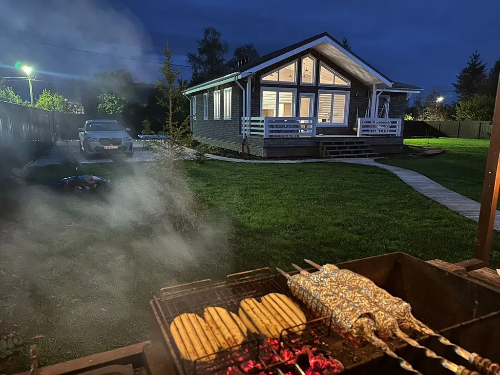 Уютный современный дом с террасой и банным чаном на участке 17 соток