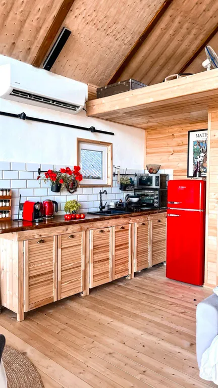 Гостевой дом Barn на реке, с банным чаном и катамараном