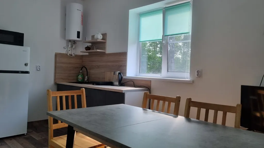 Коттедж Коттедж у озера в лесу — Луга