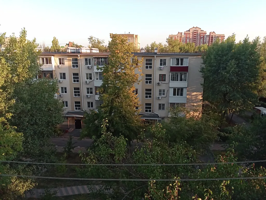 Не большая квартира в районе парка аллеи роз