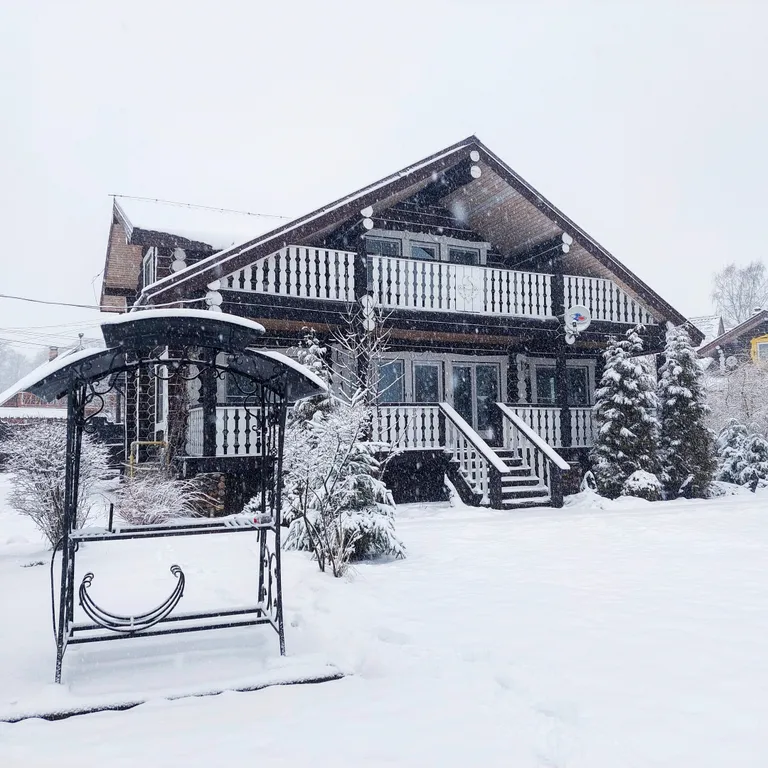 Уютный двухэтажный дом из бруса с видом на Валдайское озеро