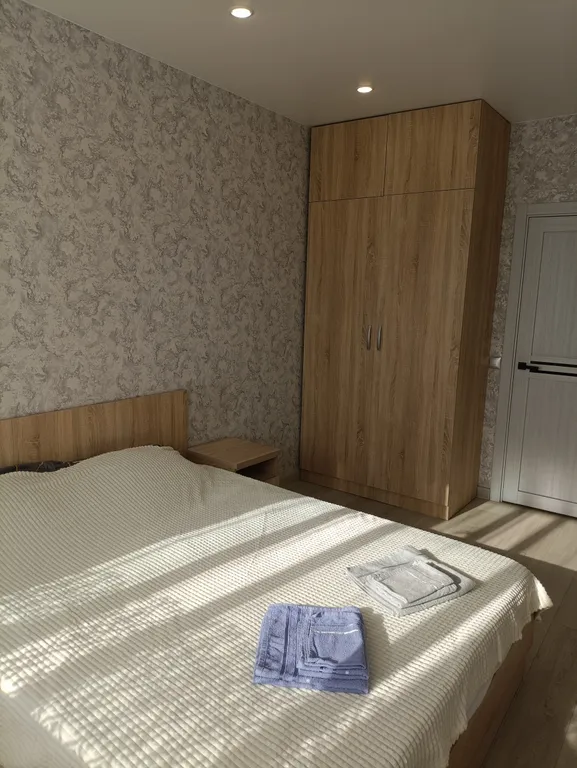 Квартира Двушка студия для семьи — аренда посуточно в Обь