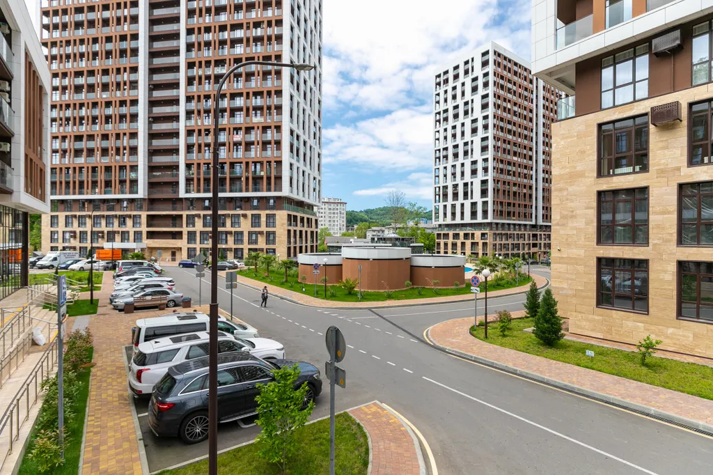 Большая современная студия у моря с видом на горы