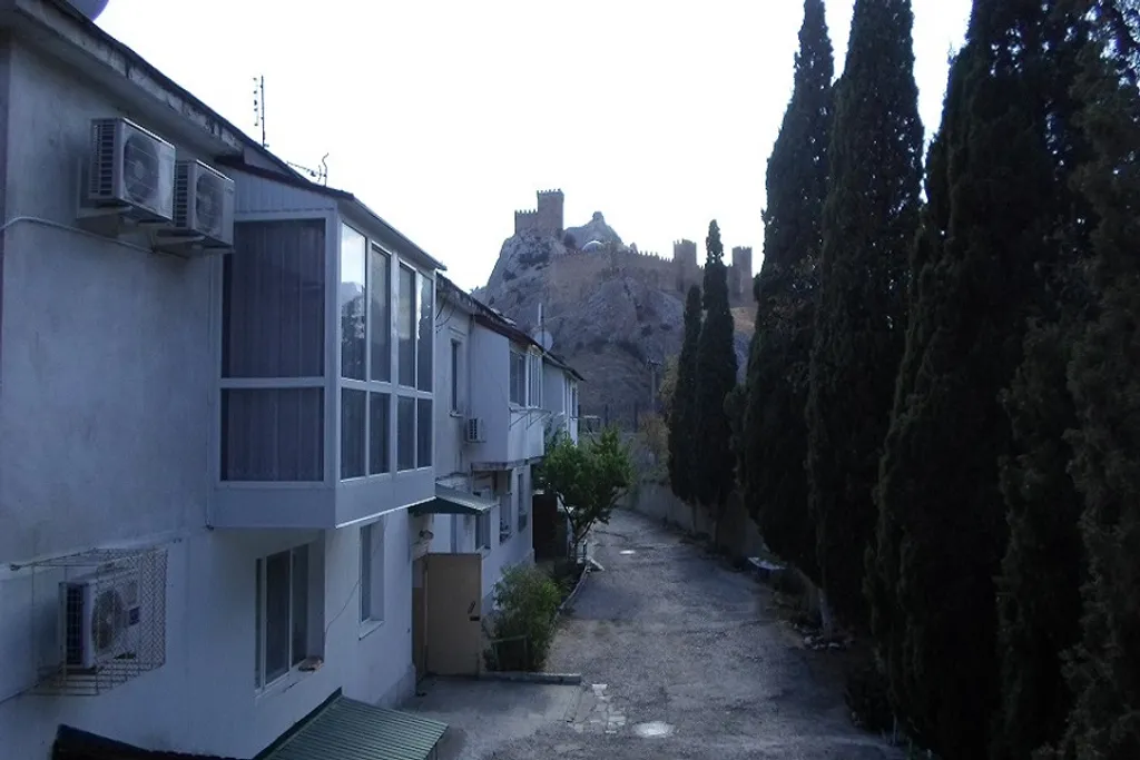 Квартира Уютная 2-комнатная квартира возле моря — Судак