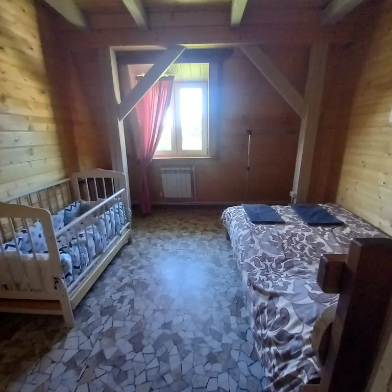 Дом у пруда