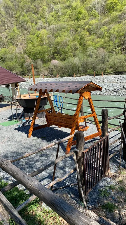 Большой дом у реки в горах с баней и чаном