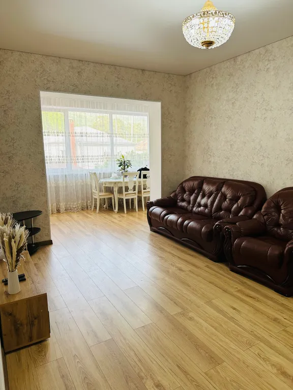 Квартира 3-комнатная квартира с новым ремонтом, в центре города — Гагра