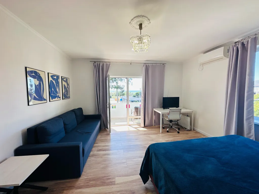 Апартаменты "Матисс" в 300 м от песчаного пляжа,балкон с видом на море