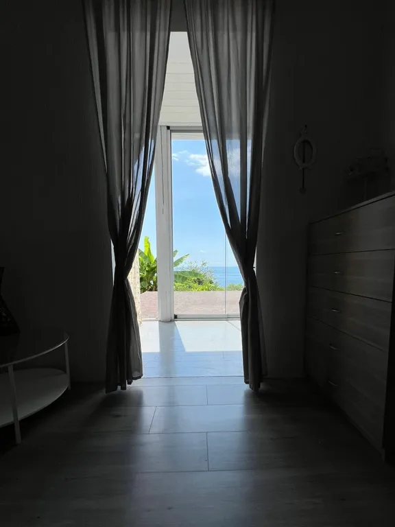 Уютный домик с видом на море