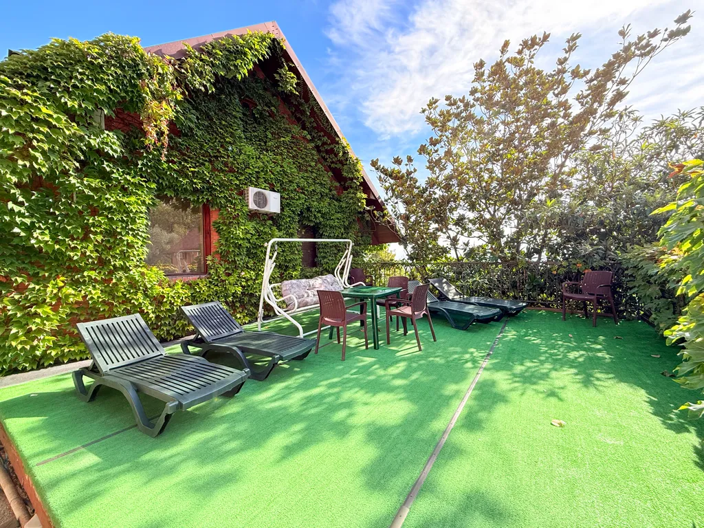 Дом с теплым бассейном у моря в Ялте