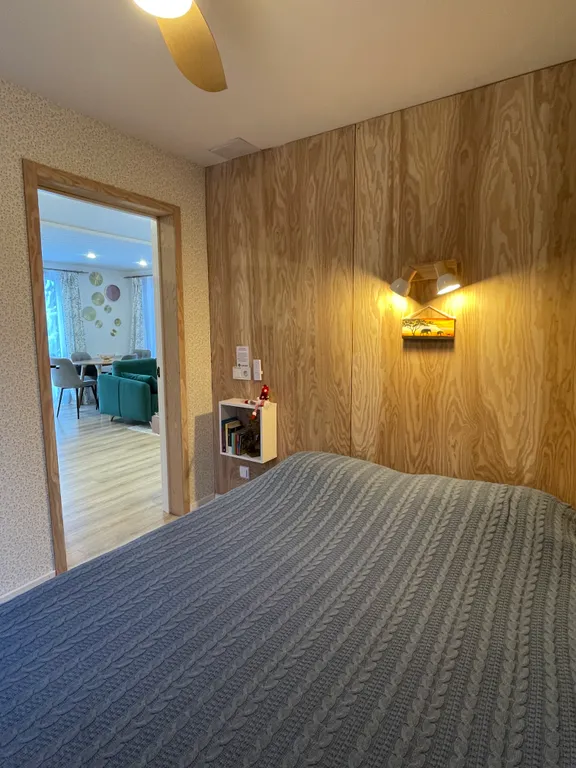 Дом с баней и купелью у леса