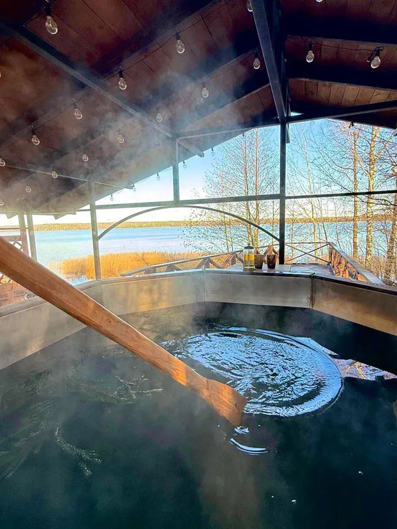 Коттедж на берегу озера