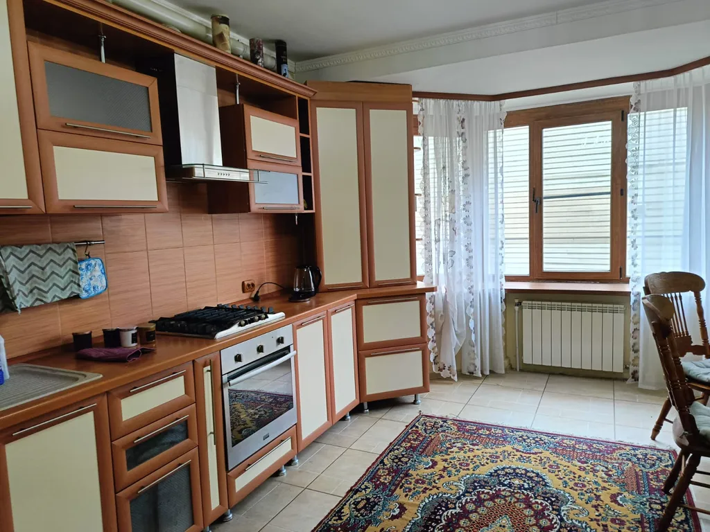 Двухкомнатная квартира в самом центре у Лебединого озера