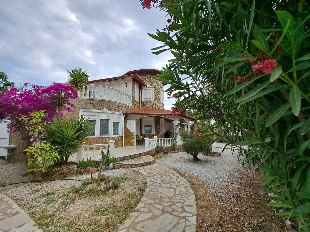 Частная вилла с собственным бассейном