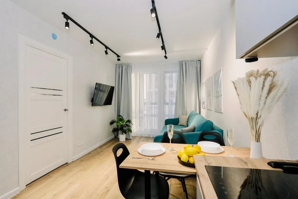 Дизaйнepcкая квартиpа пpемиум-клаccа c бaлкoном